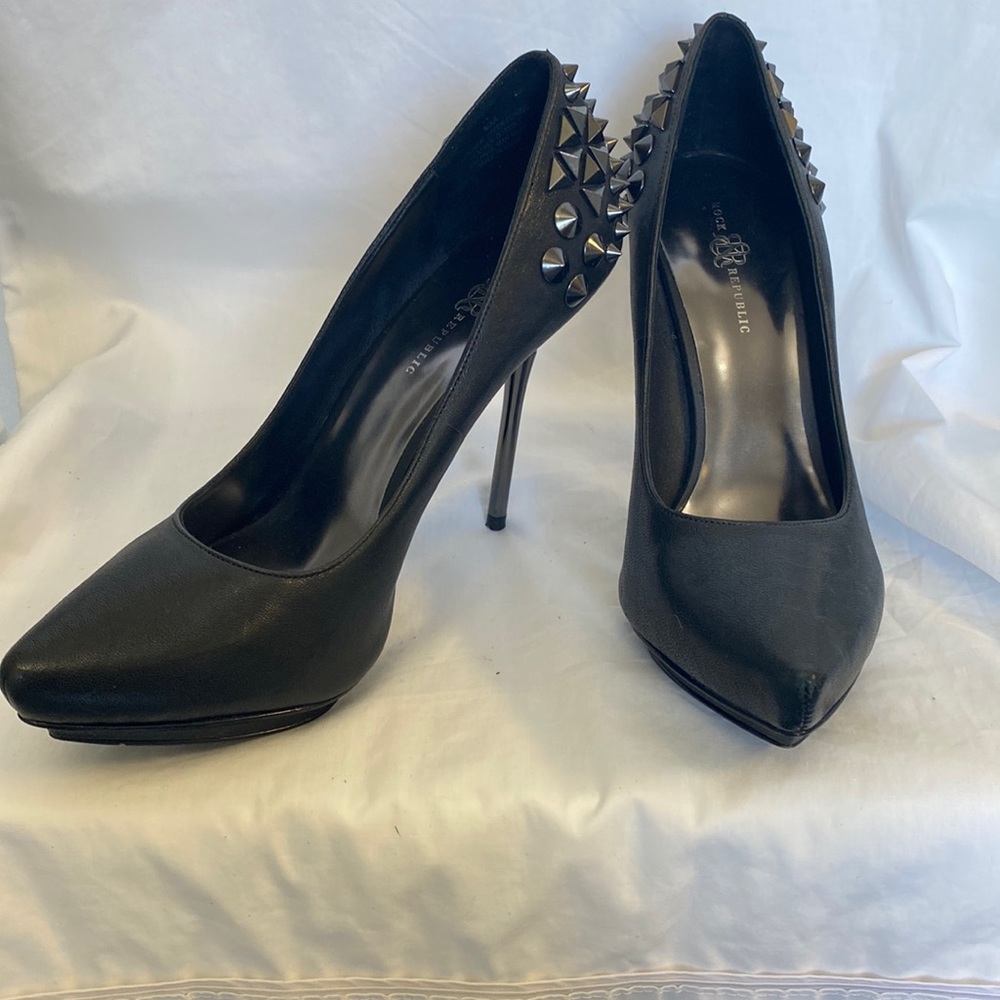 Rock and Republic Spiked Pumps